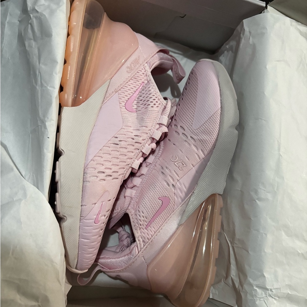 Womans nike 270 pink foam size 8
